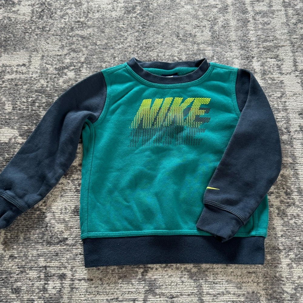 Nike boys crewneck